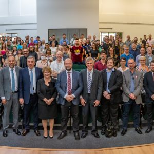 Foto dos convidados e autoridades no auditório do SCA.